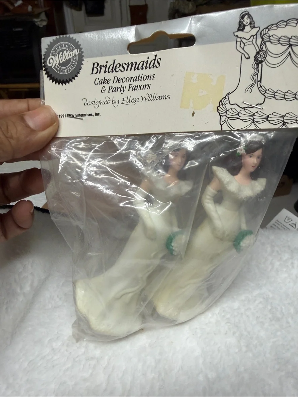 Vtg 1991 Wilton Bridesmaids Cake Toppers in White with Green Bouquets